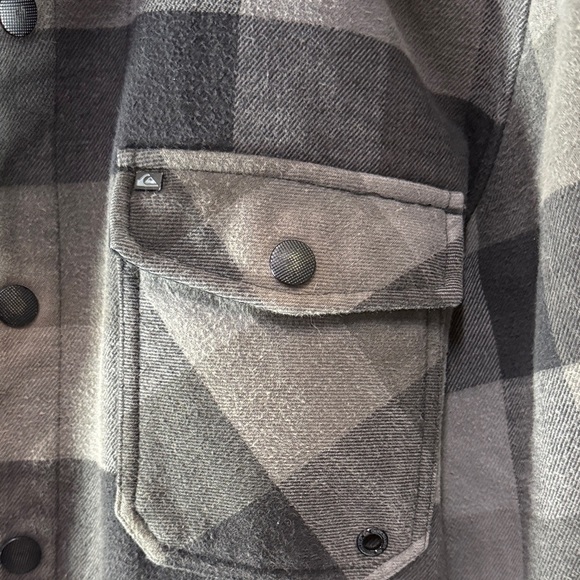 Quiksilver Men's Checkered Black and Gray Shirt Jacket - Picture 4 of 10